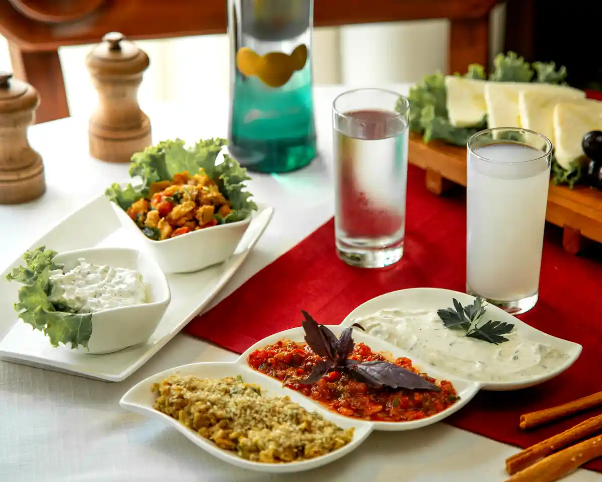 فهرست تدارکات لیست خرید برای مهمانی 2 تدارکات مهمانی - میز غذا مهمانی