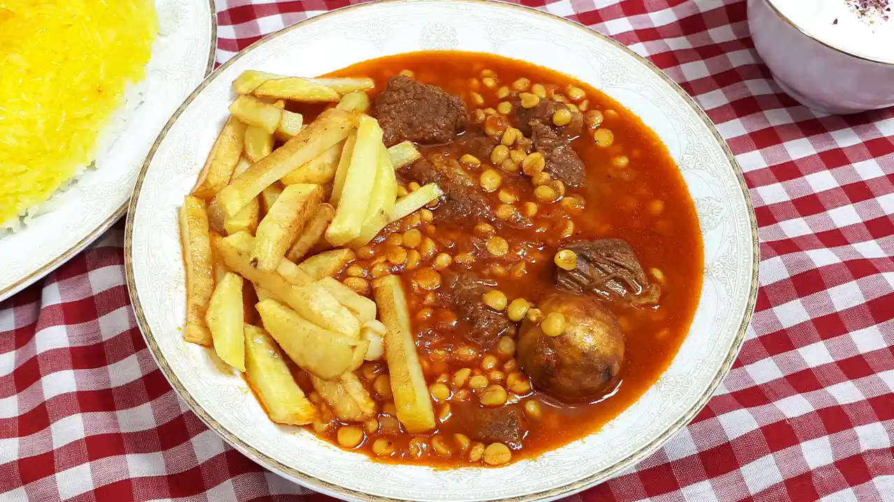 یک بشقاب خورشت قیمه مجلسی جا افتاده - طرز تهیه خورشت قیمه 