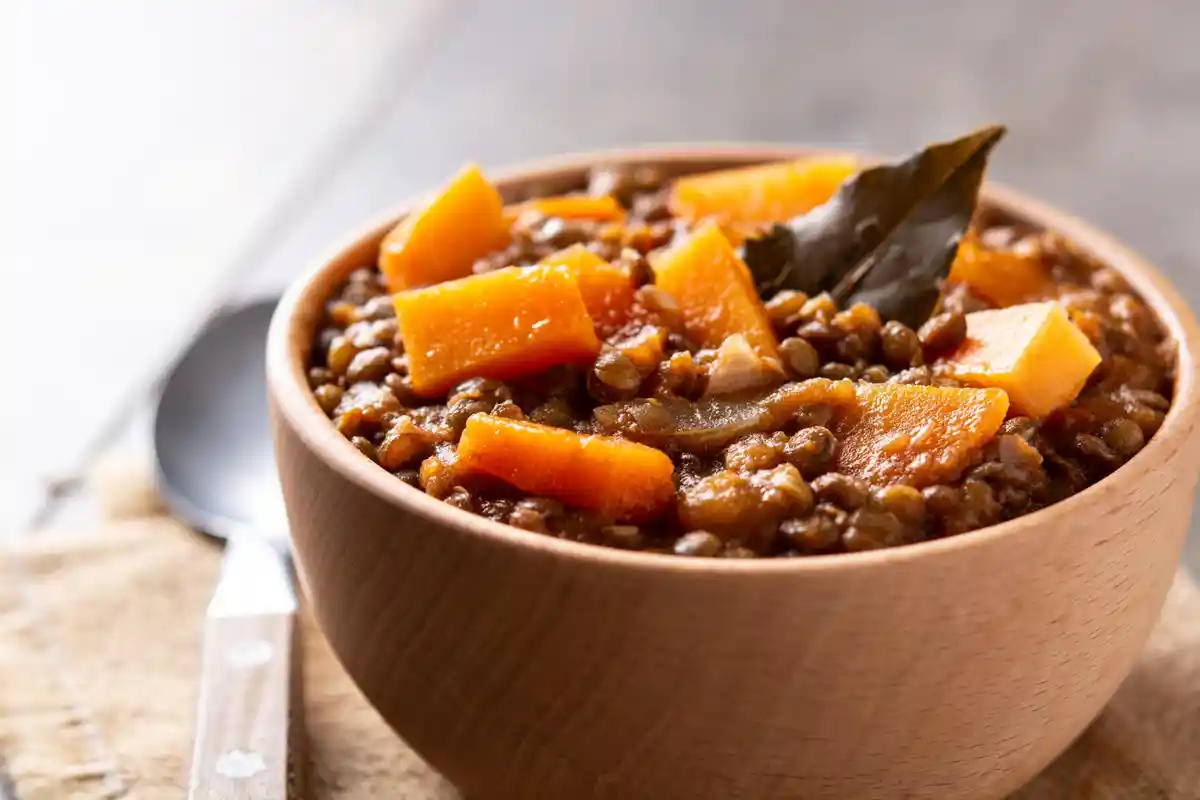 بهترین غذا برای سحری در ماه رمضان؛ 10 انتخاب علمی و مغذی 4 عدسی از بهترین غذاها برای سحری