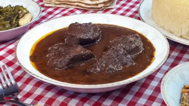 خورشت فسنجون با مرغ (با سینه مرغ)