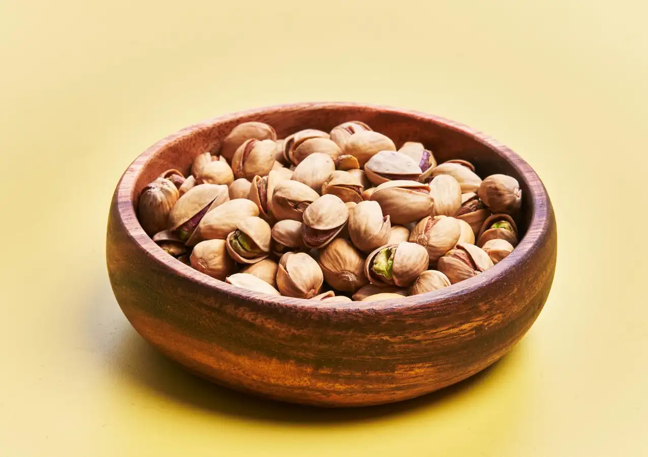 این ۹ غذا آنقدرها که گفته میشود پروتئین ندارند! 3 یک پیاله پسته