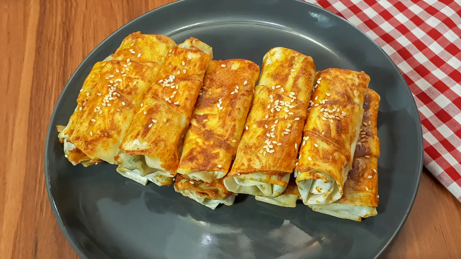 طرز تهیه بورک اسفناج و پنیر با خمیر آماده یوفکا؛ 5 مرحله ساده 1 بورک اسفناج و پنیر با خمیر آماده یوفکا