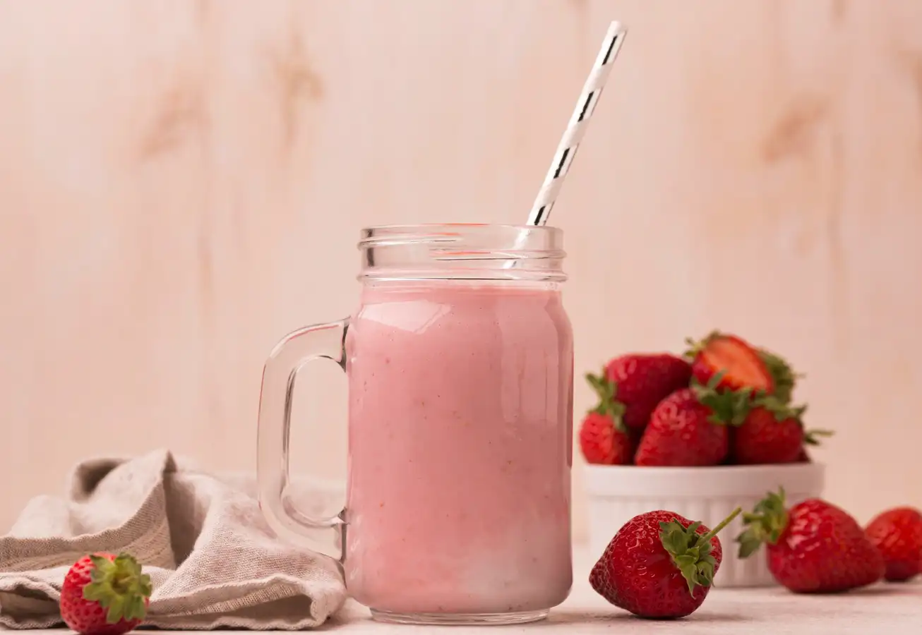 میلک شیک توت فرنگی